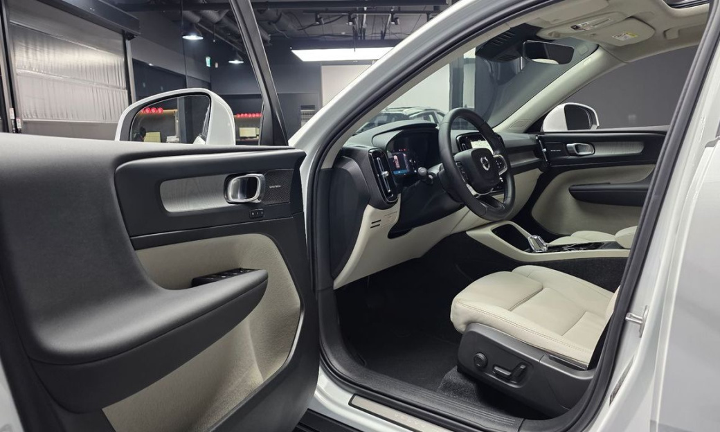 Volvo XC40 B4 Ultra Bright, 2025