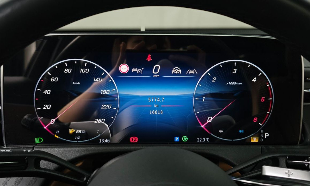 Mercedes-Benz E-Class E220d 4MATIC Exclusive, 2024