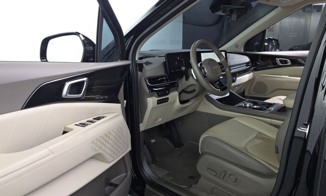 Kia Carnival 9-Seater Signature, 2025