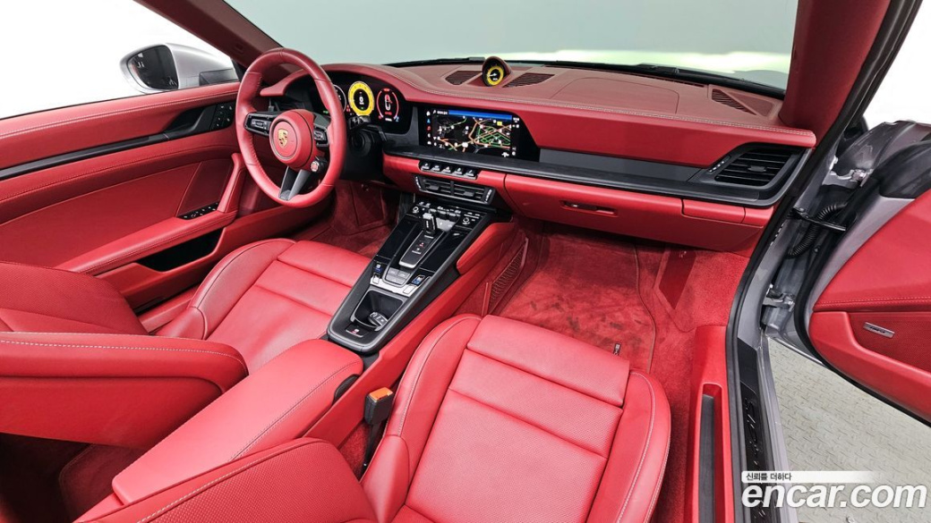 Porsche 911 Carrera 4 GTS Cabriolet, 2025