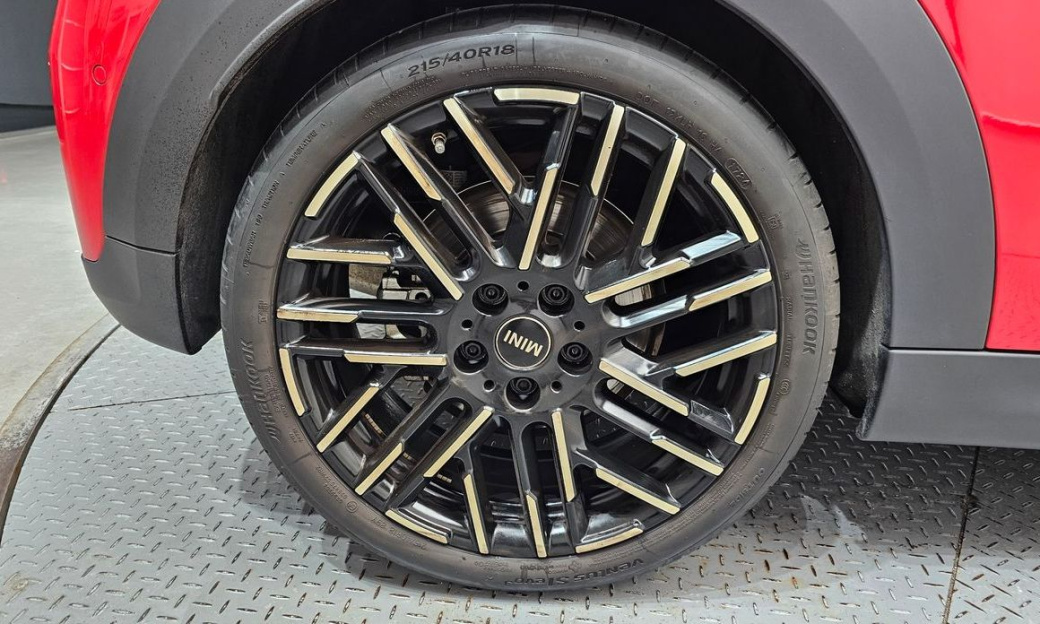 Mini Cooper Favoured, 2025