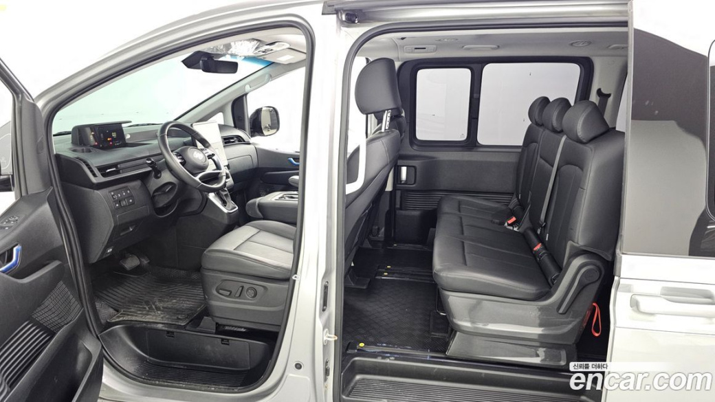 Hyundai Staria 4WD Tourer 9-Seater, 2023