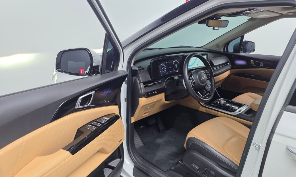 Kia Carnival 7-Seater Signature, 2023