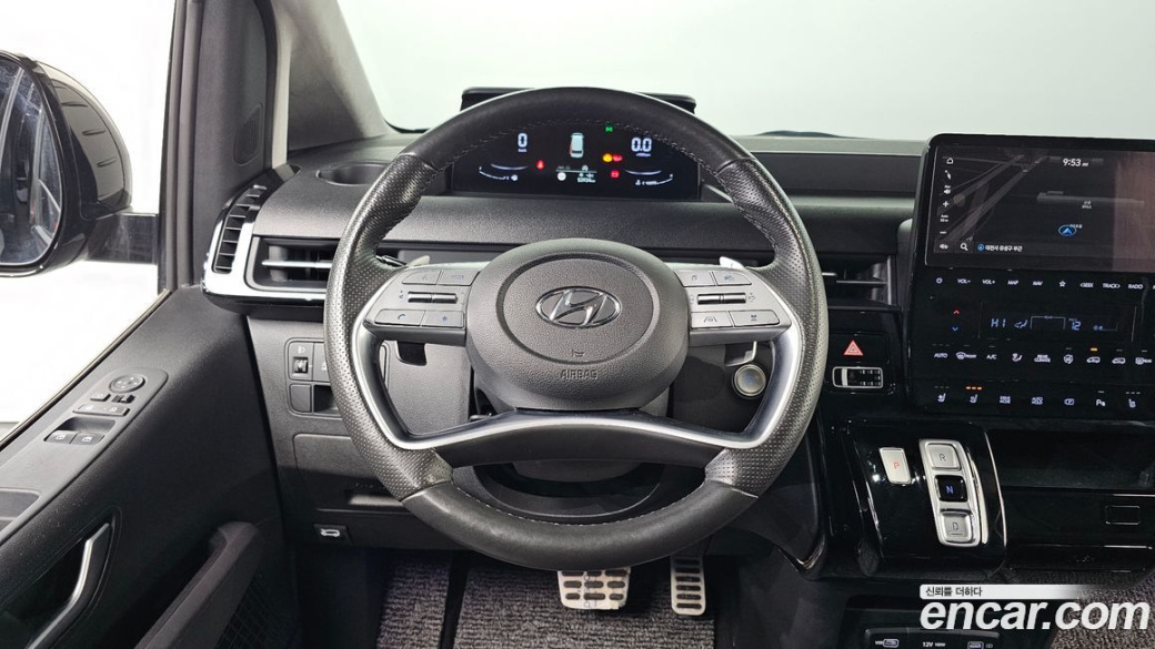 Hyundai Staria Lounge 9-Seater, 2022