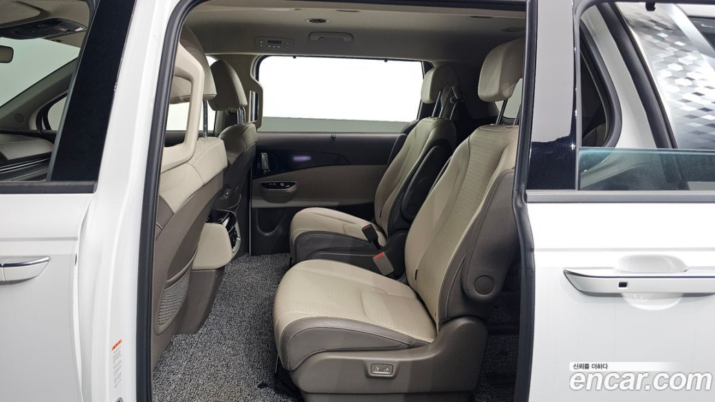 Kia Carnival 9-Seater Signature, 2023