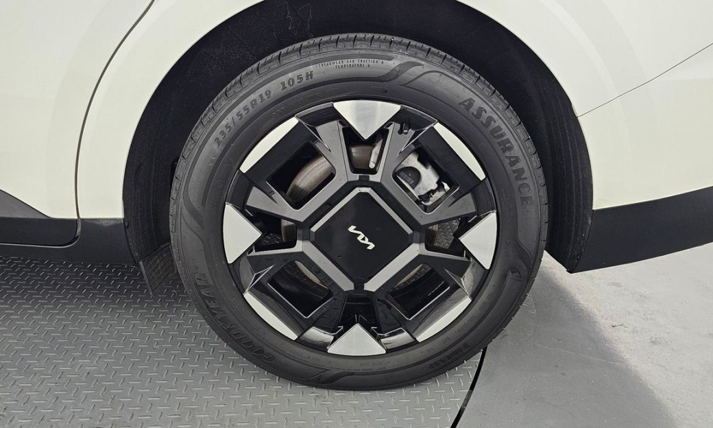 Kia Carnival 9-Seater Prestige, 2025