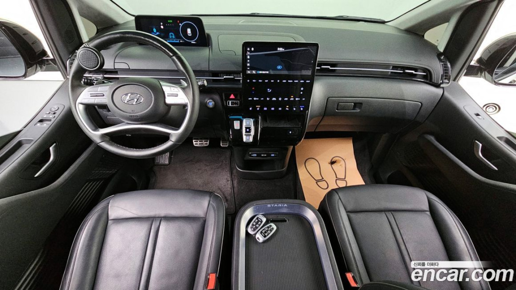 Hyundai Staria Lounge 9-Seater, 2024