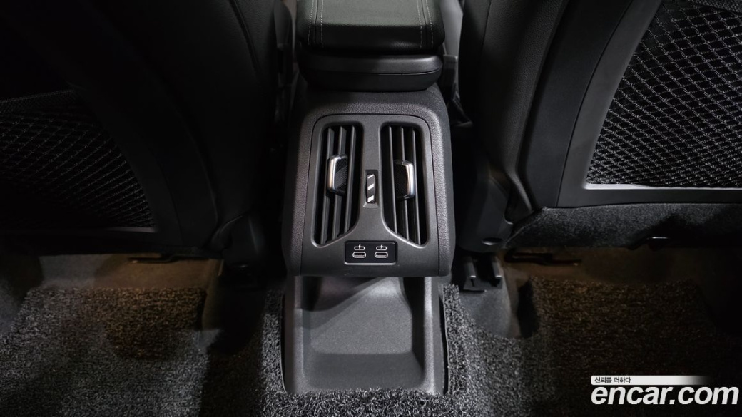 BMW 2-Series 220i Luxury, 2023