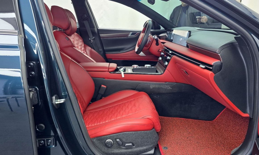Genesis G80 Gasoline 2.5 Turbo AWD, 2025