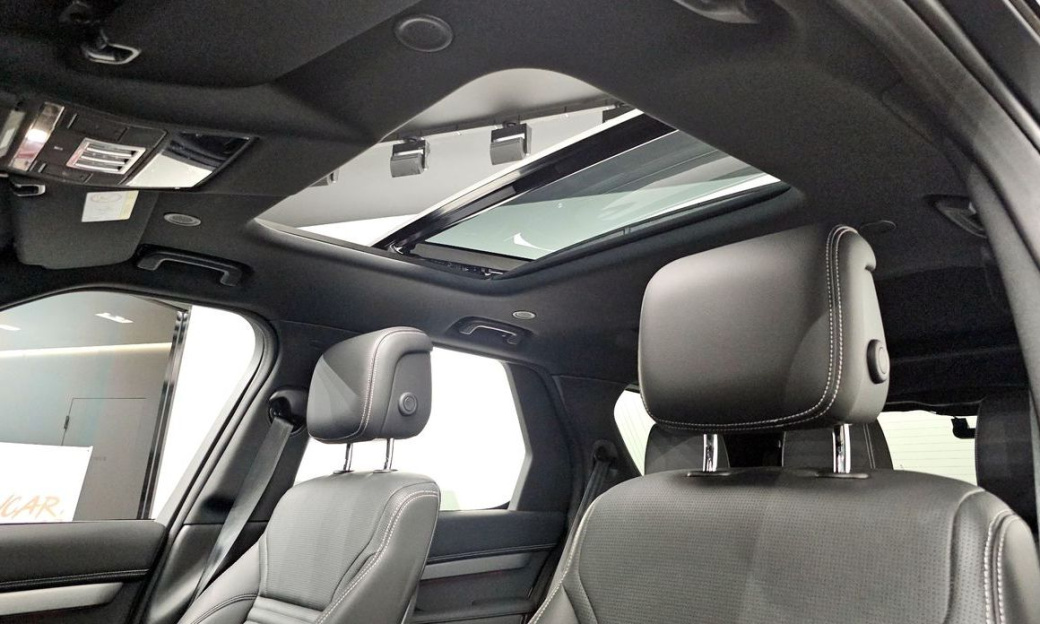 Land Rover Discovery P360 R-Dynamic SE, 2023