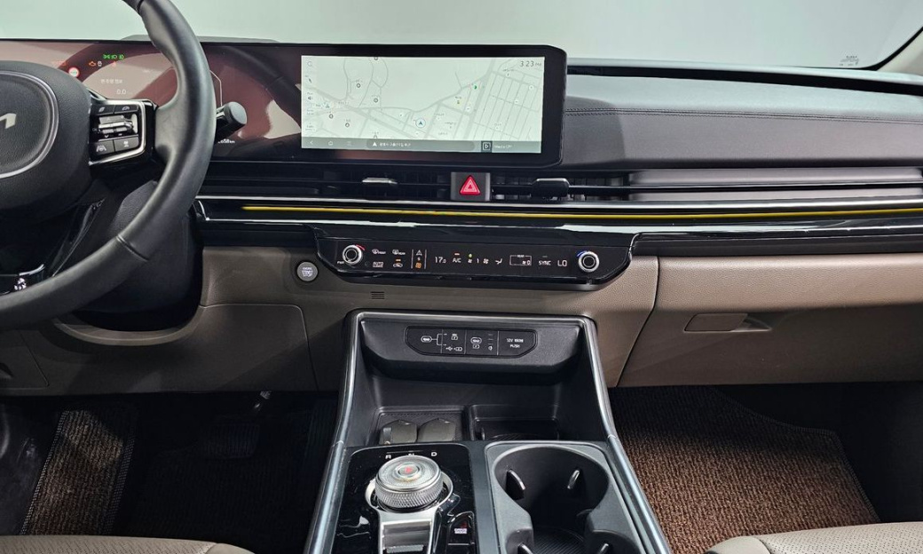 Kia Carnival 9-Seater Signature, 2025