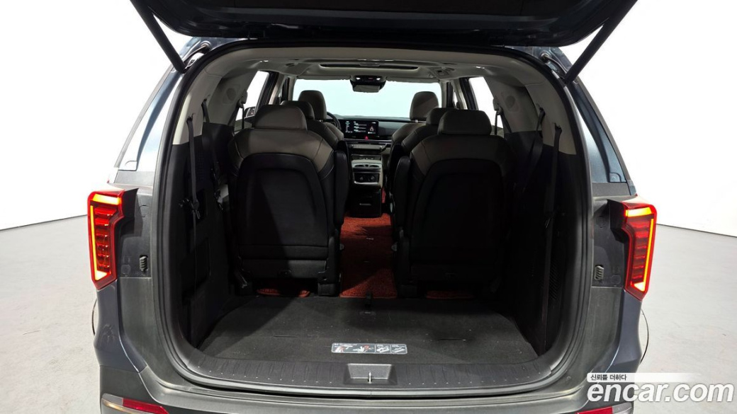 Kia Carnival 9-Seater Signature, 2024