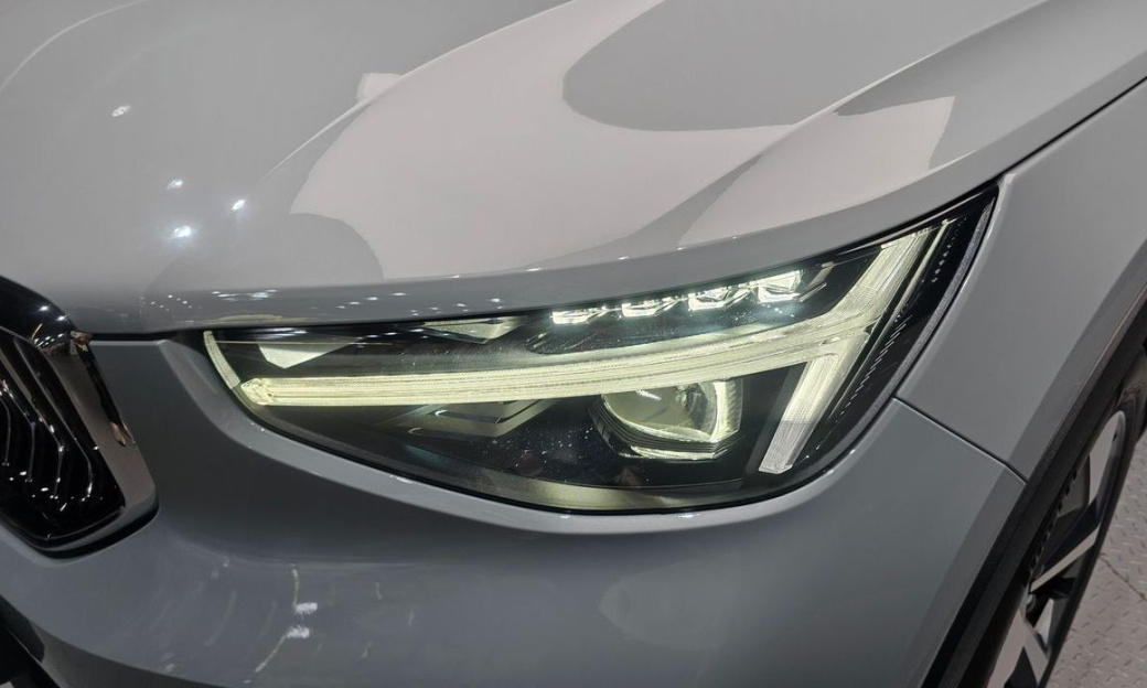 Volvo XC40 B4 Ultimate Bright, 2024