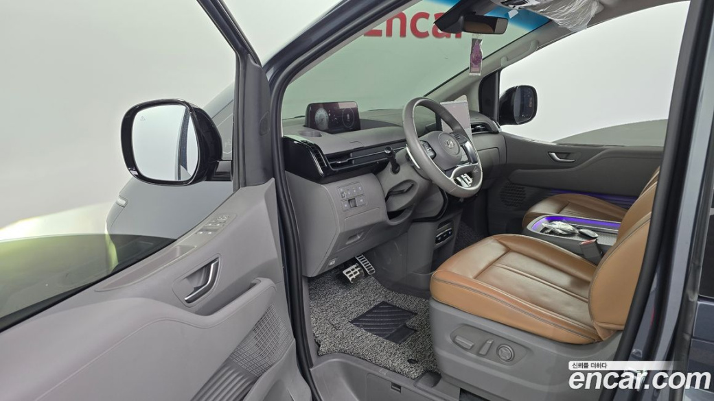 Hyundai Staria 4WD Lounge 7-Seater, 2023