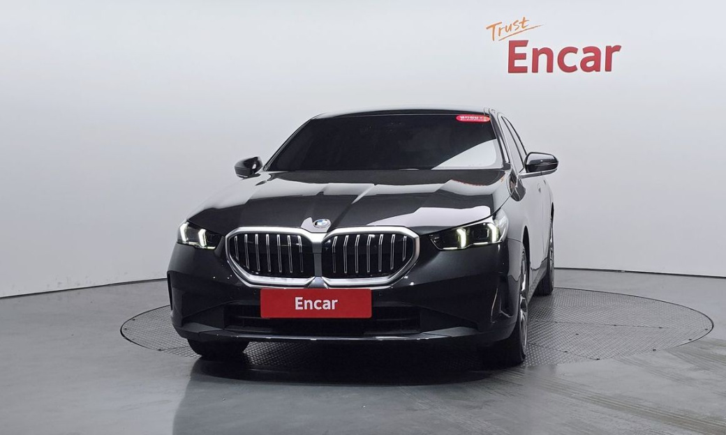 BMW 5-Series 520i, 2025