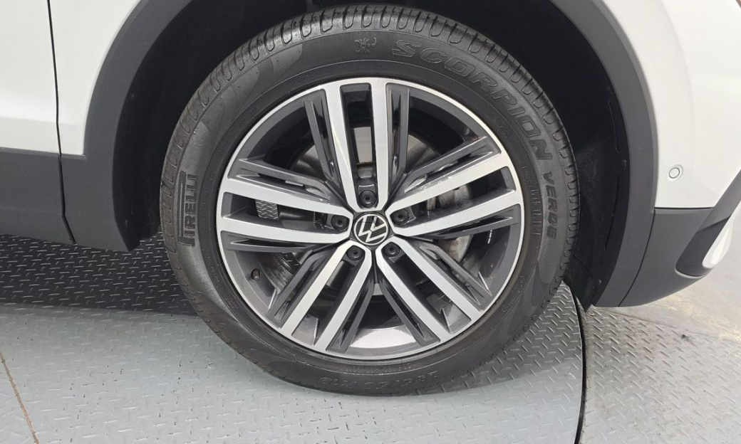 Volkswagen Tiguan 2.0 TSI Prestige, 2024