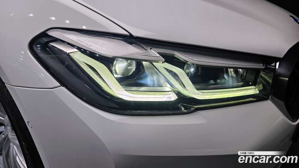 BMW 5-Series 530i Luxury, 2023