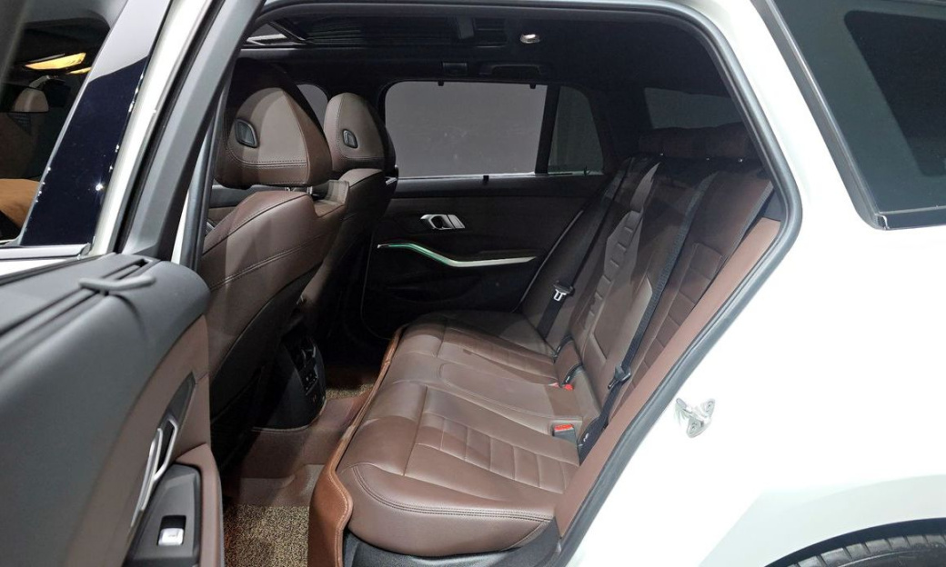BMW 3-Series 320d Touring M Sport, 2022