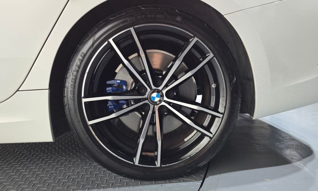 BMW 3-Series 320i Touring M Sports, 2022