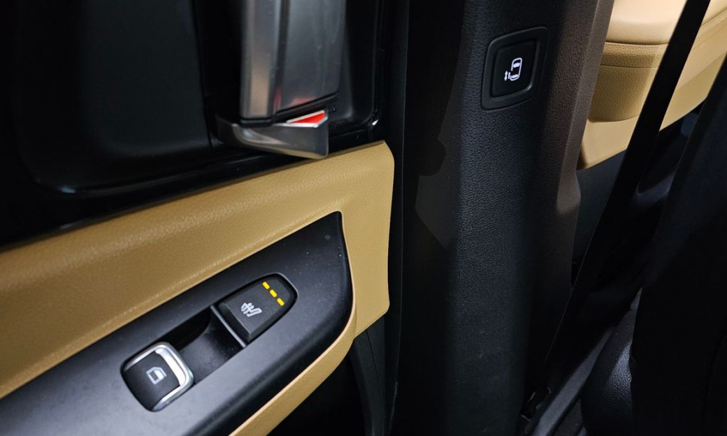 Kia Carnival 9-Seater Prestige, 2023