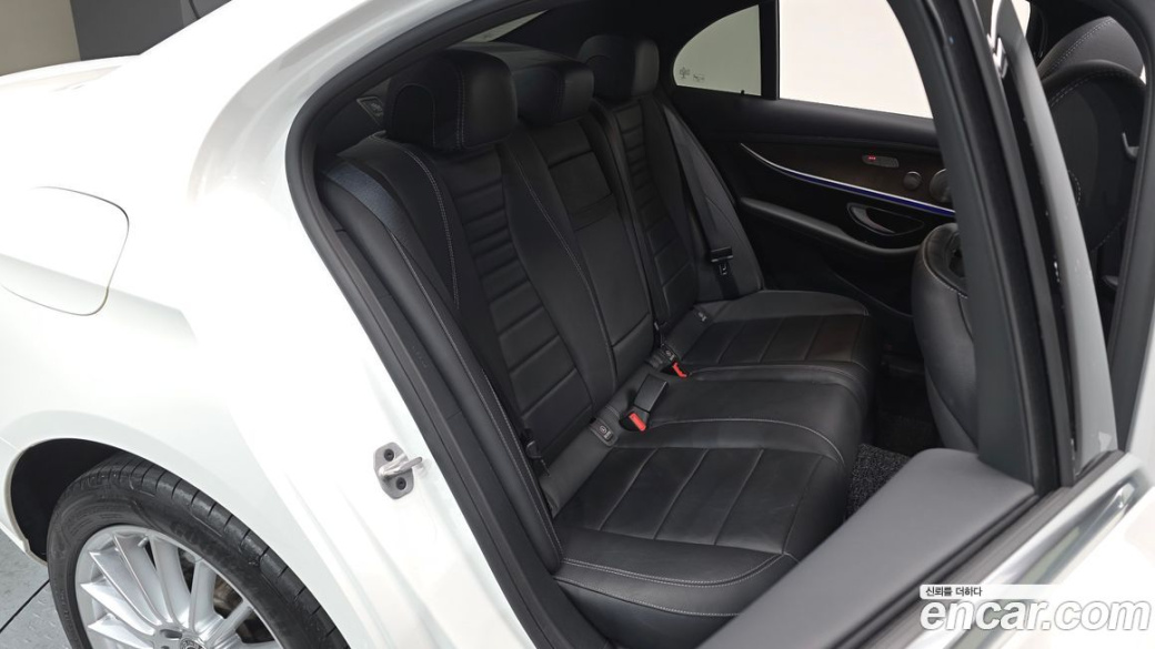 Mercedes-Benz E-Class E220d 4MATIC Exclusive, 2022