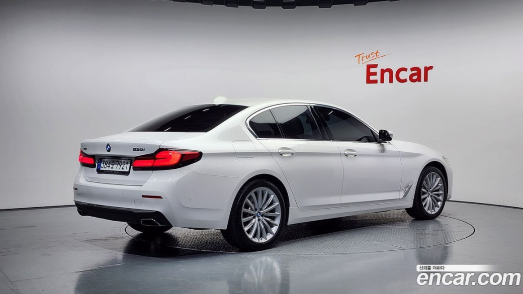 BMW 5-Series 530i xDrive Luxury, 2023
