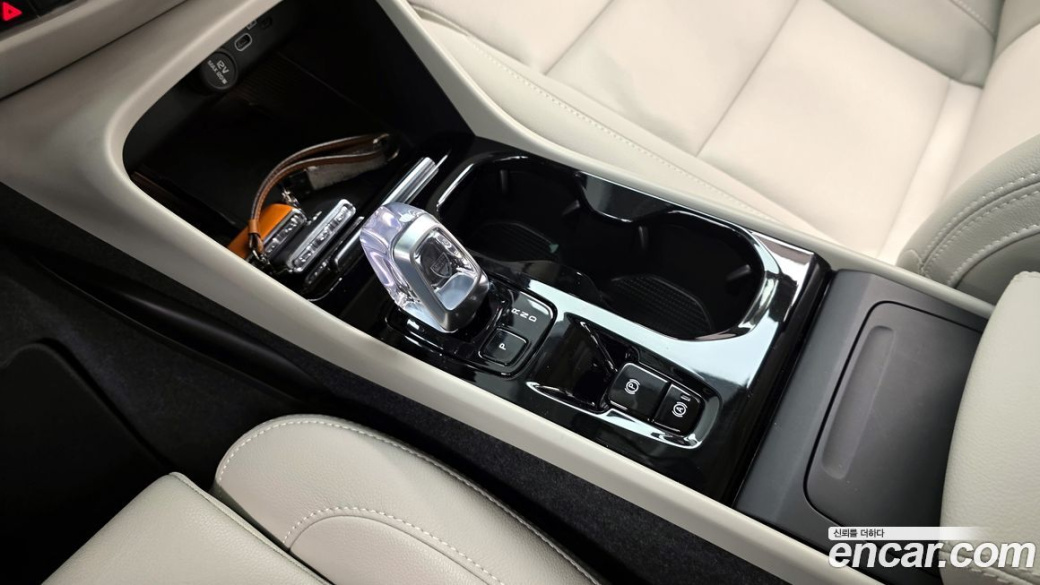 Volvo XC40 B4 Ultimate Bright, 2024