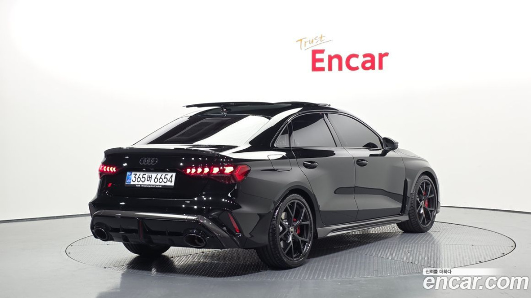Audi RS3 2.5 TFSI Quattro Carbon Edition, 2025