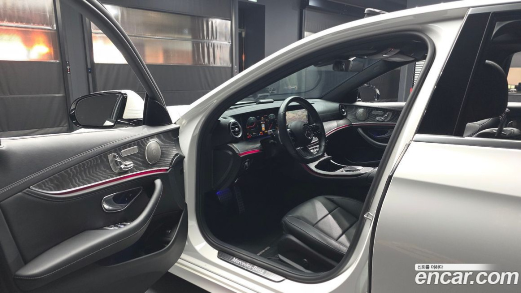 Mercedes-Benz E-Class E350 4MATIC AMG Line, 2022