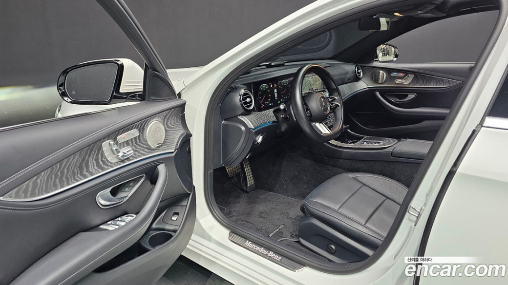 Mercedes-Benz E-Class E350 4MATIC AMG Line, 2022