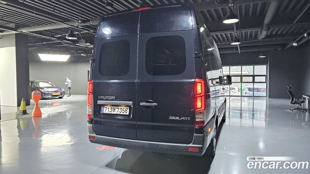 Hyundai Solati 15-seater, 2023