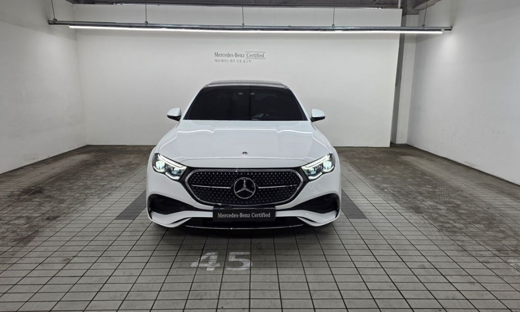Mercedes-Benz E-Class E300 4MATIC AMG Line, 2025