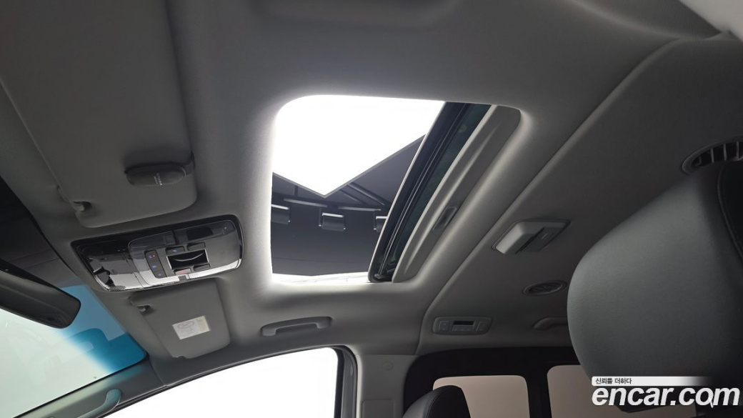 Hyundai Staria Tourer 9-Seater, 2025
