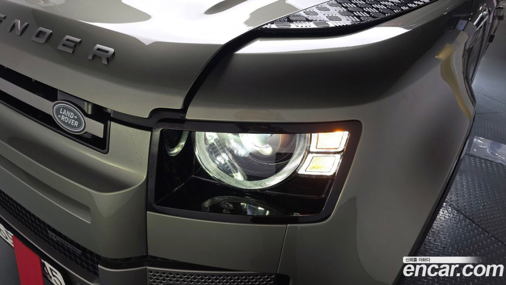 Land Rover Defender 110 P300 X-Dynamic SE, 2023