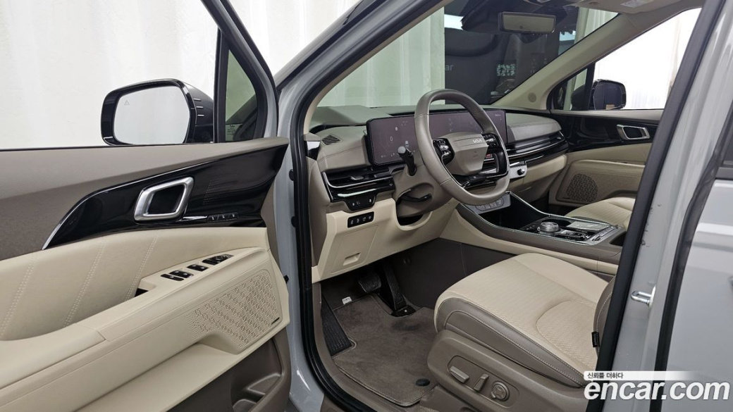 Kia Carnival 9-Seater Gravity, 2025