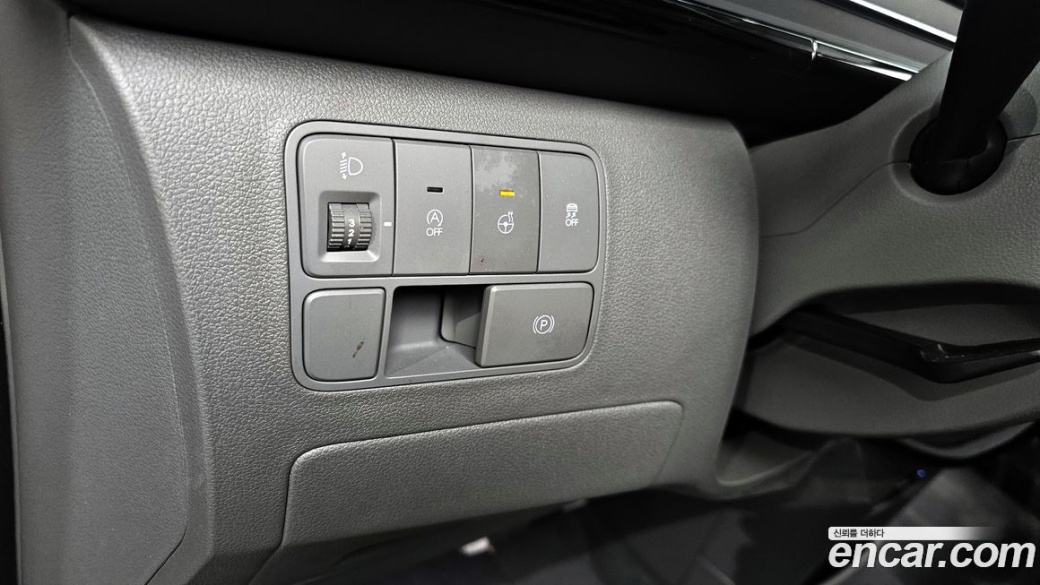 Hyundai Staria Lounge 9-Seater, 2023