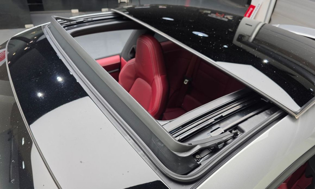 Porsche 911 Carrera, 2024