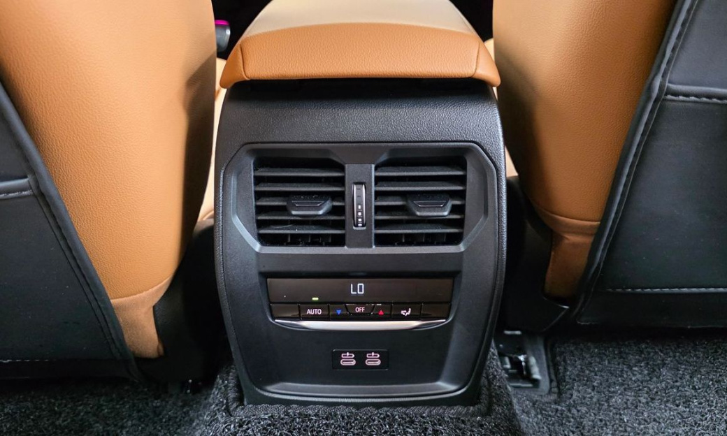 BMW 3-Series 320i M Sport, 2025