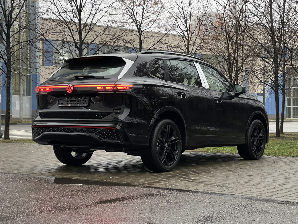 Volkswagen Tiguan L Pro