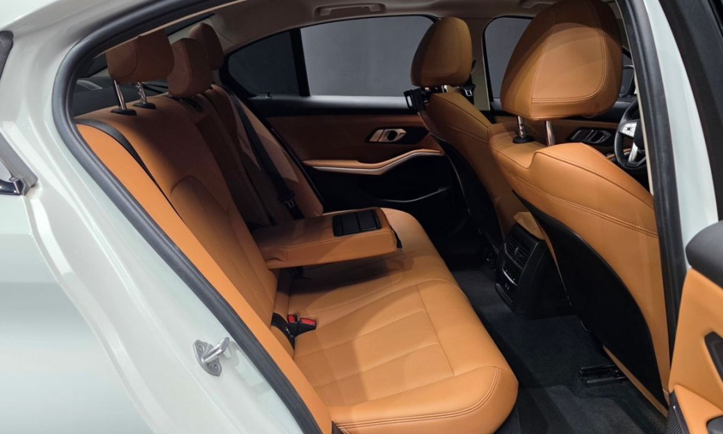 BMW 3-Series 320i, 2024