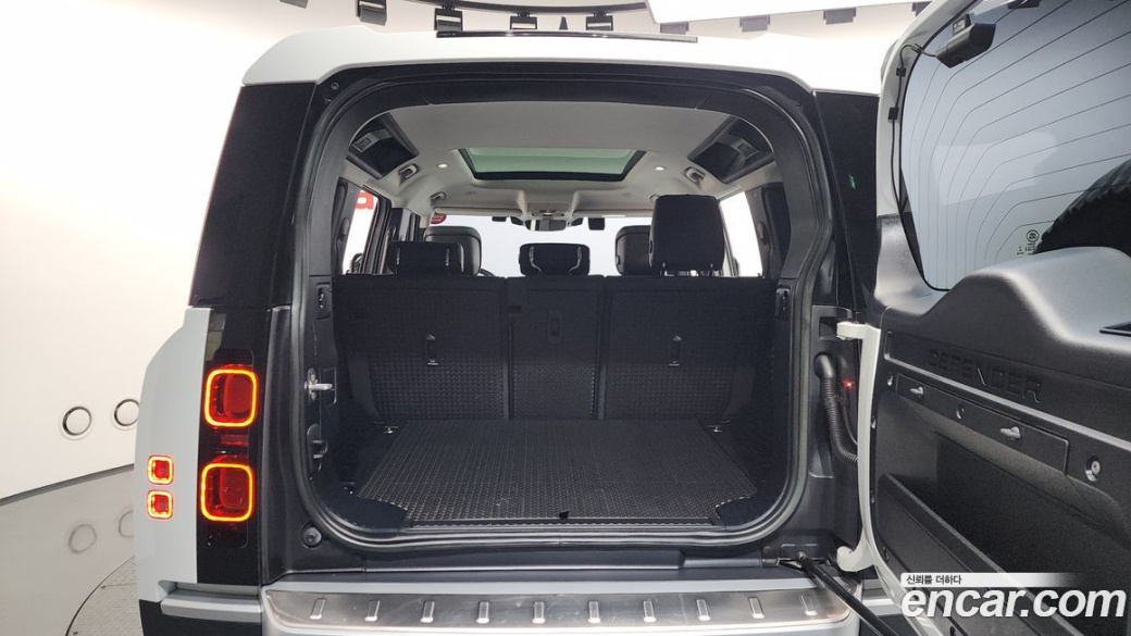 Land Rover Defender 110 D300 HSE, 2023