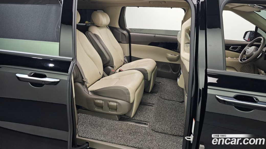 Kia Carnival 7-Seater Gravity, 2024