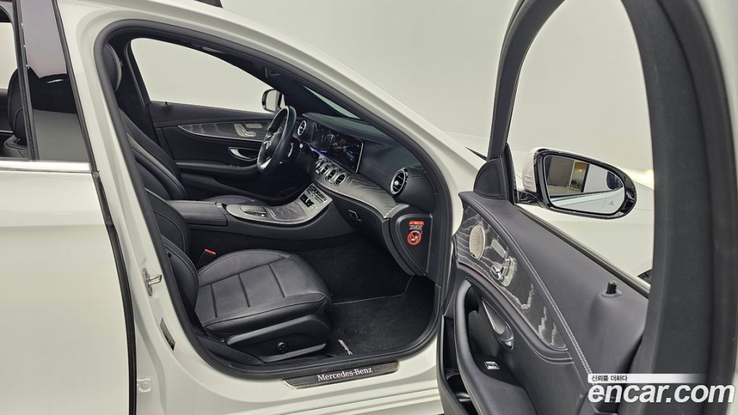 Mercedes-Benz E-Class E350 4MATIC AMG Line, 2022