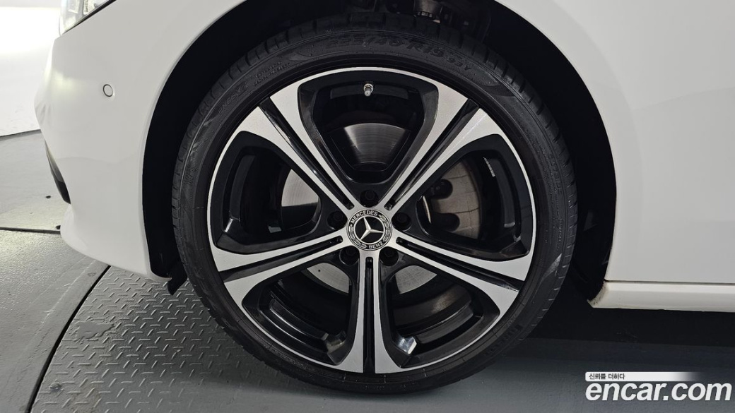 Mercedes-Benz C-Class C300 4MATIC Avantgarde, 2023