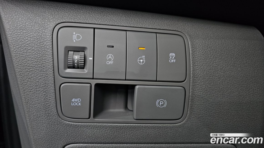 Hyundai Staria 4WD Lounge 7-Seater, 2024