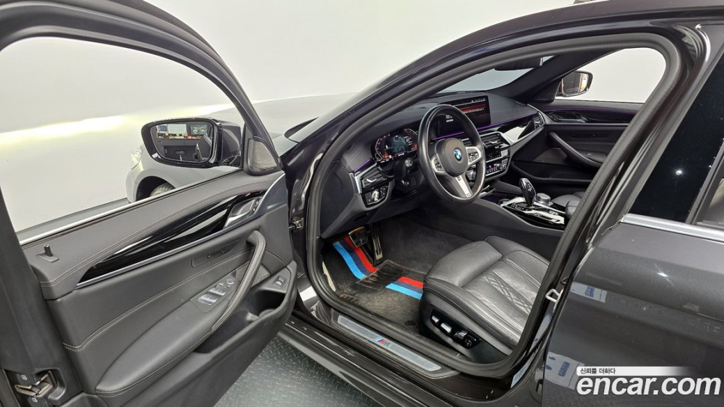 BMW 5-Series 530i xDrive M Sport Package, 2023
