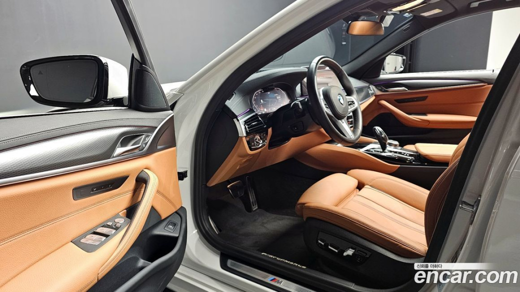 BMW 5-Series 520i M Sport, 2023