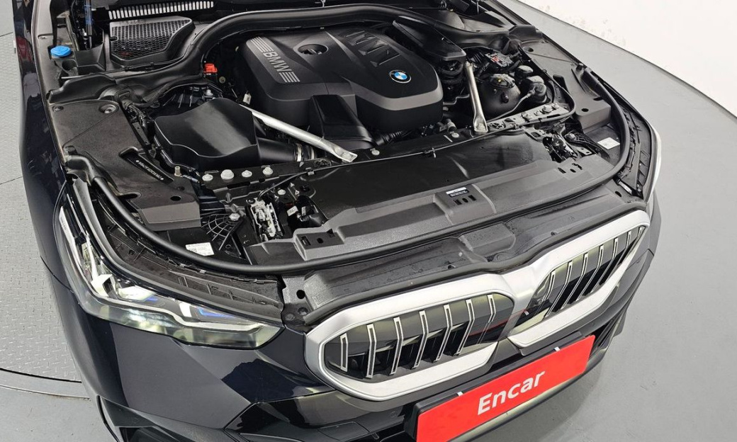BMW 5-Series 520i M Sport, 2025