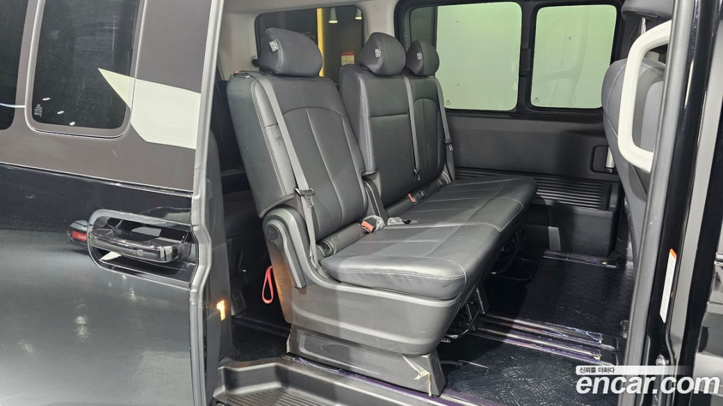 Hyundai Staria Tourer 11-Seater, 2025