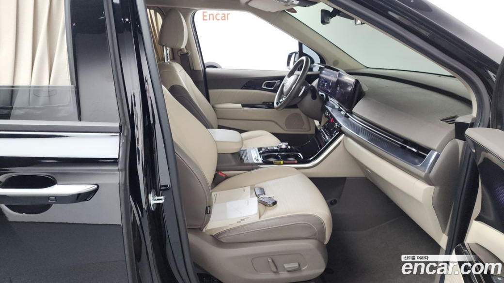 Kia Carnival 7-Seater Hi-Limousine, 2023